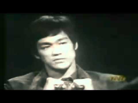 Hier für alles Fans des Kampfsportmeisters  Bruce Lee das Video zum lachen  Bam