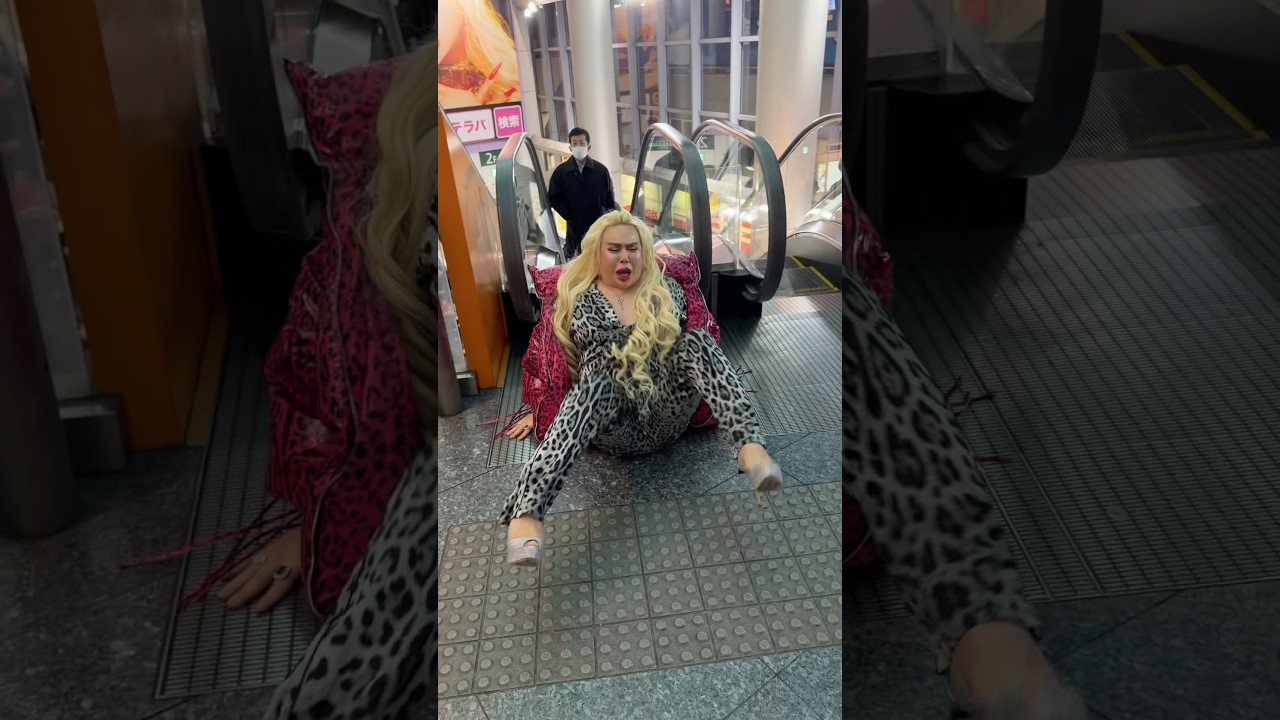 ェスカレーで、ズｯ転けたちｧｯたゎえ（笑）💦😓😓#アレン様#アレン様見てるとパワーもらえる #アレン様が導き照らして下さったこの人生 #アレン様のいる生活 #アレン様メンタルで生きる