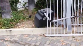 Bad gate. See hiw a gate that wasn't done well got broken.