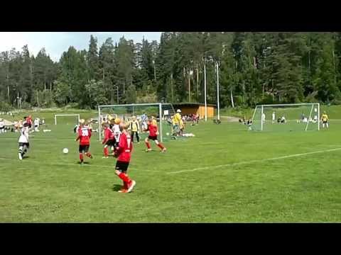 Tervarit 03 Rober iskee hienon potkumaalin Kouvolan Susien verkkoon!