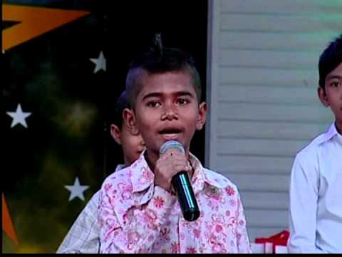 3 / A little boy Meas Samon sing khemarak Sreymon's song