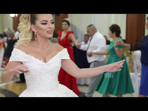 Nusja Liberta ne valle ne mes te dasmoreve