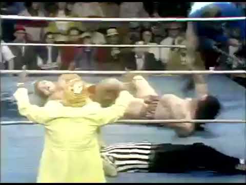 closing moments greg valentine breaks strongbows's leg