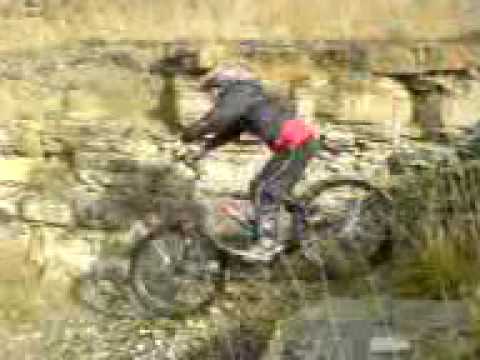 Nico beim biken im steinbruch hettingen