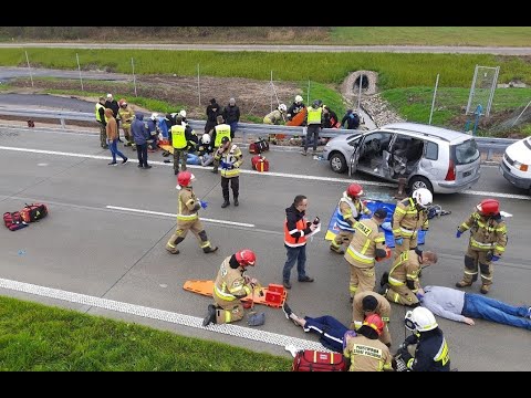 Straż, policja, wojsko, ratownicy ćwiczyli na trasie Via Baltica. To może się wydarzyć każdego dnia Straż, policja, wojsko, ratownicy ćwiczyli na trasie Via Baltica. To może się wydarzyć każdego dnia