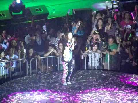 [FANCAM] 060411 2NE1ThePartyManila - Dara - In or Out (Novelty Song)