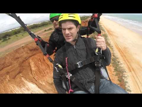 Voo de parapente de Marco Bartolomeu na praia da Falésia, Albufeira.