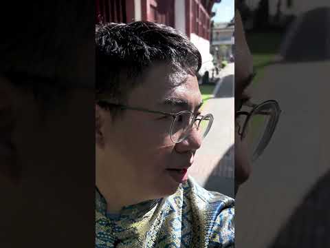 primeira vez vestindo roupas tradicionais da Tailândia andando por Chiang Mai para uma sessão de retratos