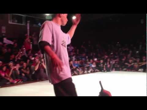 Red Bull BC one Cypher Brasília 2012 - Final - Klesio (New Old Schoo) x Xandin (Over Kingz Crew).