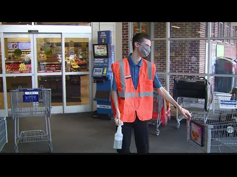 Greensboro teenager working at Food Lion brings smiles to customers' faces