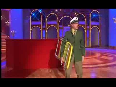 Dirk Bielefeldt als Polizist Holm - Die Wellnessliege mit Fernbedienung 2010