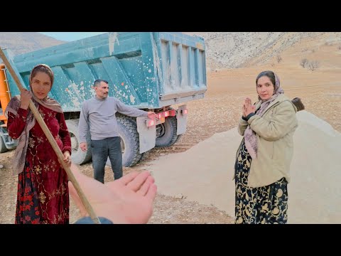 Winter Storms Can't Stop This Pregnant Woman From Building Her House