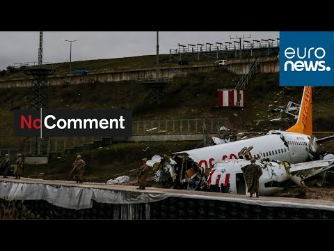 Video captures moment plane skids off runway in Istanbul