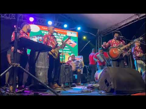 Me Van  A Matar Por La Mujeres - En vivo