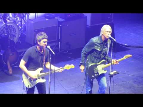 Noel Gallagher & Paul Weller - Pretty Green (The Jam) Live @ O2 Academy