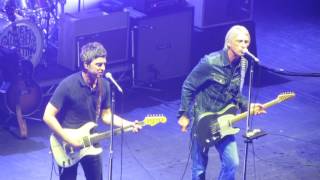 Noel Gallagher & Paul Weller - Pretty Green (The Jam) Live @ O2 Academy