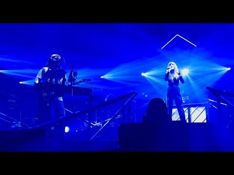 Bon iver "Exile" with TAYLOR SWIFT front seat! then "Skinny Love” OVO Arena, Wembley 2022