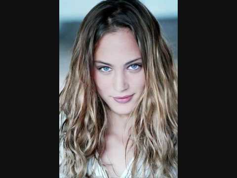 download lagu mp3 mp4 Loin De Paname Lyrics, download lagu Loin De Paname Lyrics gratis, unduh video klip Loin De Paname Lyrics