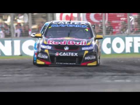 McLaughlin vs. Whincup - Last lap battle (Clipsal 500 2014)