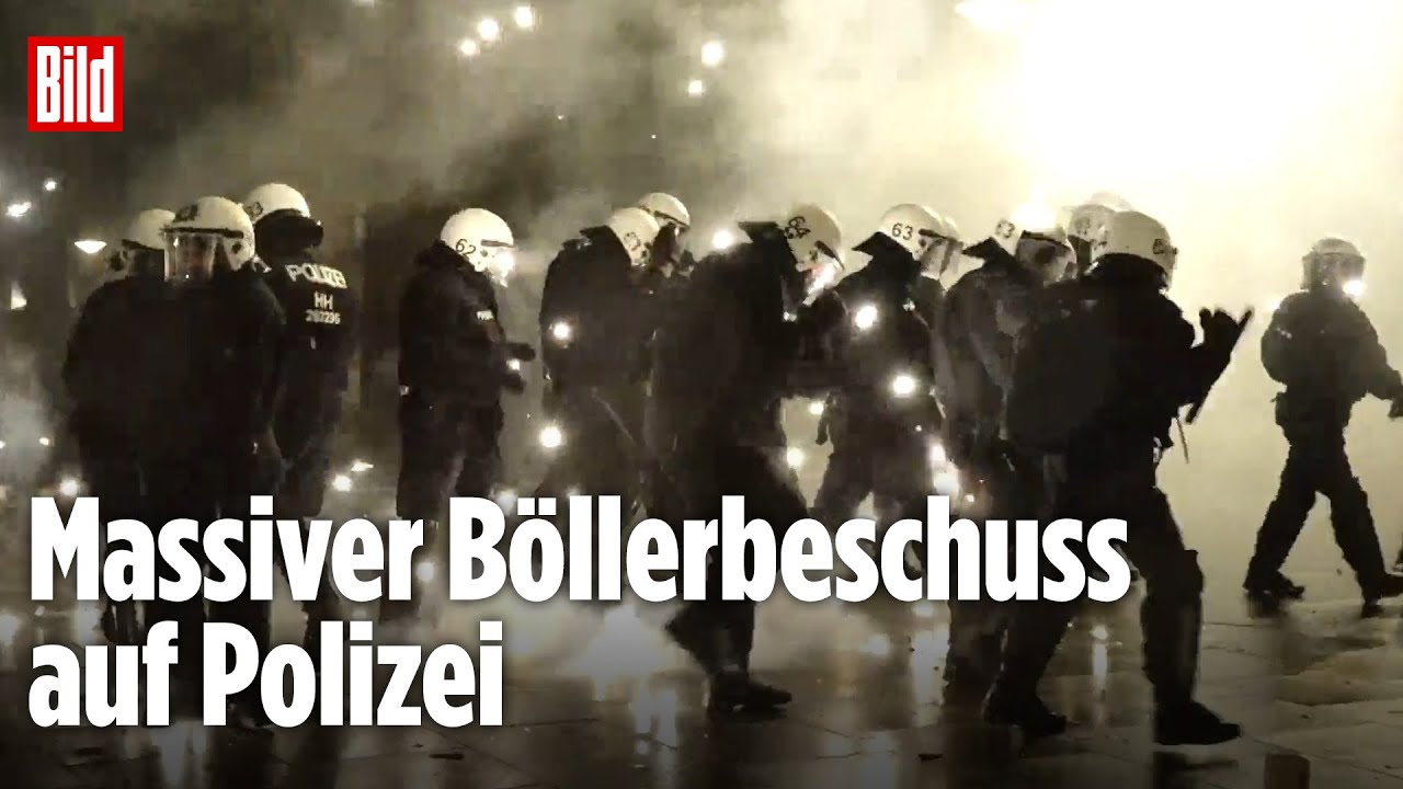 MASSIVER BÖLLERBESCHUSS: Polizei muss sich zurückziehen – Festnahmen in Hamburg