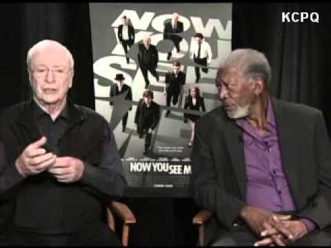 Morgan Freeman se queda dormido en plena entrevista