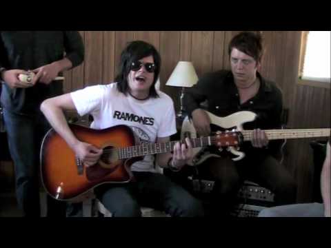 On The Verge: AM Taxi performing "Fed Up"