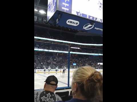 a Friday night hockey game Tampa Bay Lightning ver