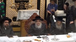 האדמו"ר סאטמר שליט"א נושא נאום באירוע הירצייט של אביו בבית הכנסת שלו בקריה יואל