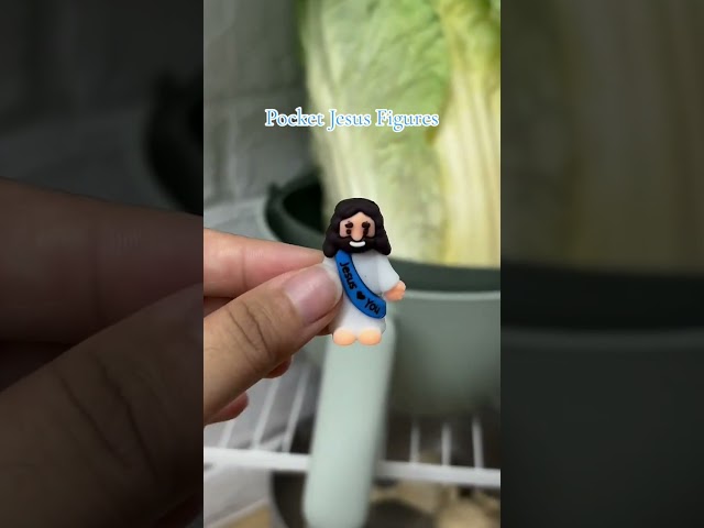 Vídeo relacionado con WUSJCOF 9 Piezas Mini Figuras De Jesús De Bolsillo, Juguete De Estatua De Jesús Cristiano, Estatua Religiosa En Miniatura Para Pascua De Resurrección y Navidad (3 x 1,5 x 3,5 cm)