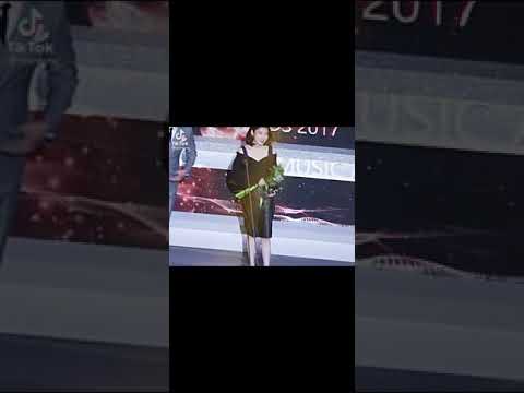 Queen collecting all the awards as she should😌💅🏼 #iu #kpop #shorts