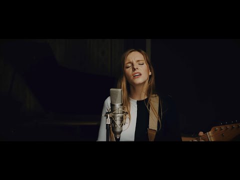 VIVIE ANN - Loverboy (Live Studio Version // One Shot)