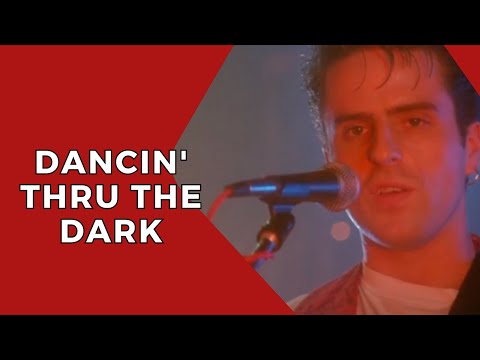 Con O'Neill singing Dancin' Thru The Dark