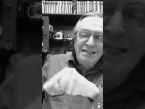 Olavo de Carvalho dá uma surra em comunista defensor de Cuba e do Foro de São Paulo