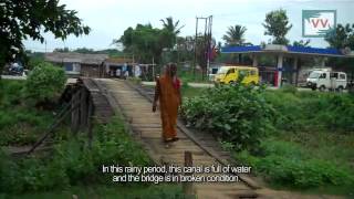 preview picture of video 'Dilapidated wooden bridge posing risk to villagers'