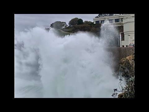 HUGE WAVES GOES VERY DANGEROUS AT BIARRITZ