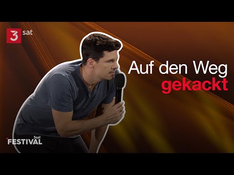 Alain Frei zeigt seinem Neffen, wie man in der Natur auf Toilette geht | 3sat Festival