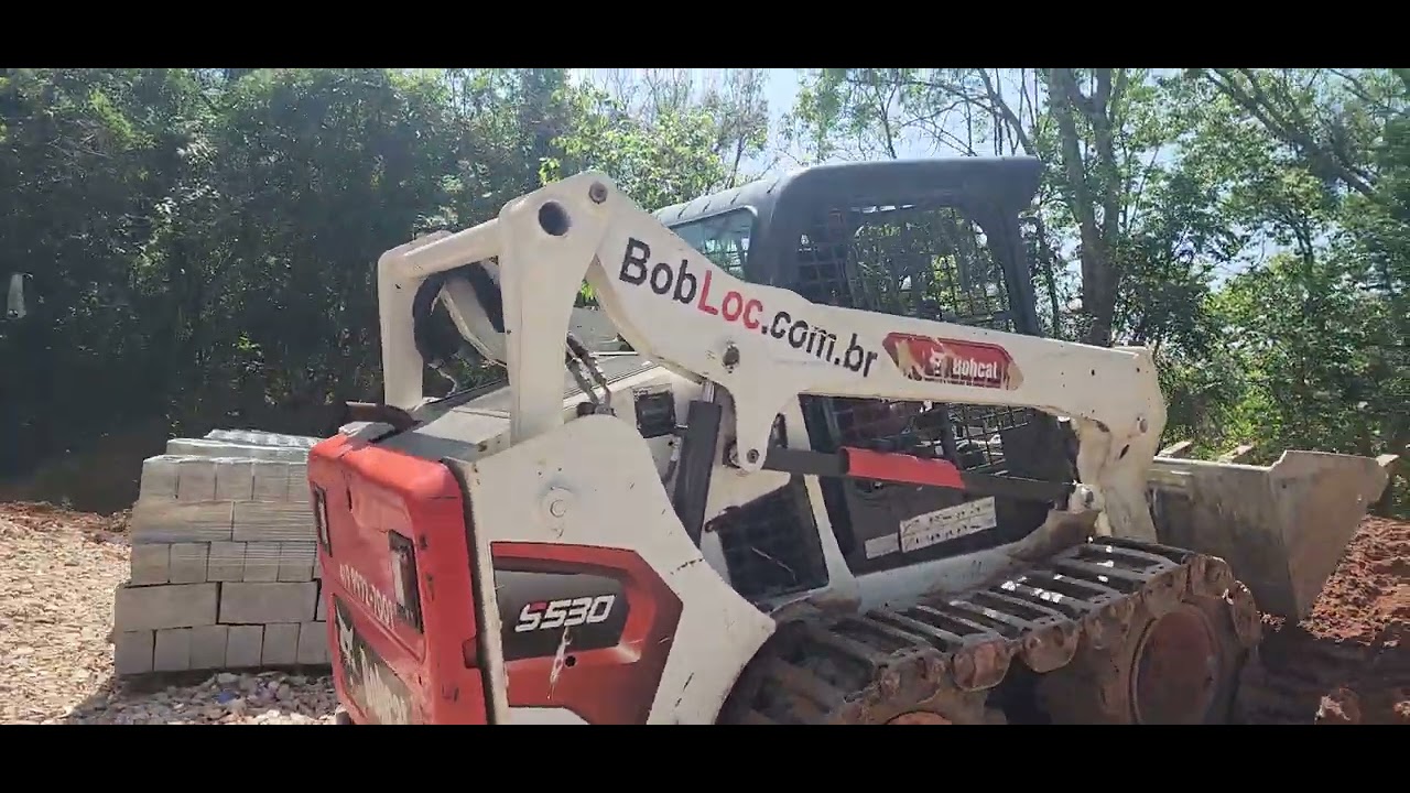 Mini Carregadeira Bobcat com Esteira de Aço em Curitiba - Bob Loc Locações