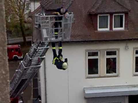 Feuerwehr-Grundausbildung / Selbstrettung von DLA (K) 23/12