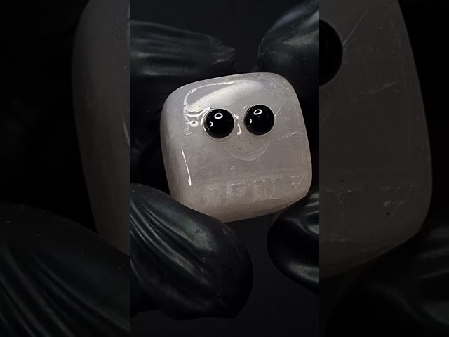 تحفة من حجر روز كوارتز خام طبيعي