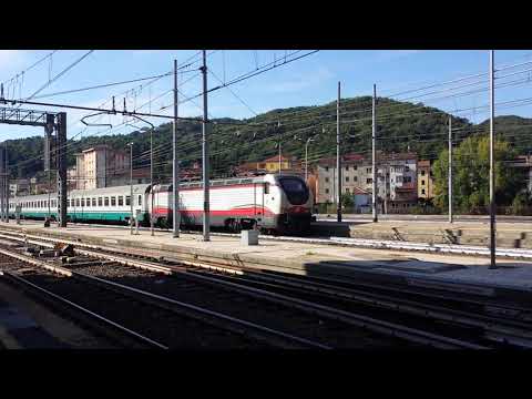 E 402 140 con l'IC 504 Genova Torino in transito a Ronco Scrivia