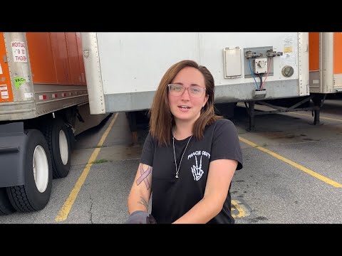 Backing/Uncoupling/Shower | Trucking Part 37