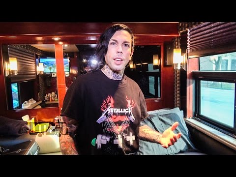 Dead Girls Academy - BUS INVADERS Ep. 1127