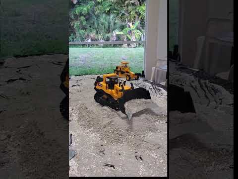 huina 1554 BULLDOZER modified blade can actually FLATTEN  STOCK PILES!