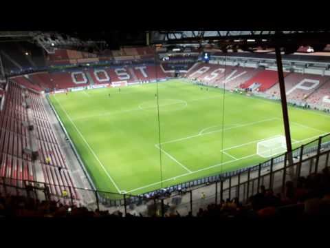 PSV Eindhoven - FC Bayern - Fans singen während der Blocksperre "Major Tom"