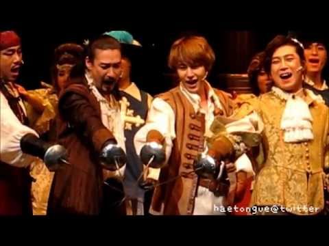 111218 Kyuhyun - The Three Musketeers musical Curtain call