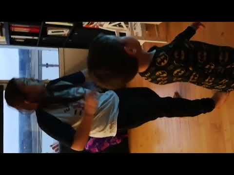171022 Baby dancing to SHINee Taemin's Move #MoveDisease