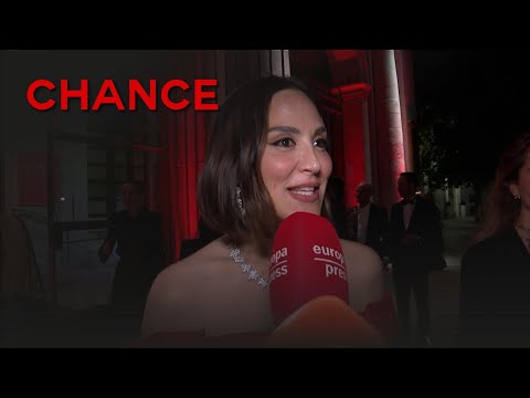 Tamara Falcó, on the verge of 'losing' her dress before the astonished gaze of Íñigo Onieva