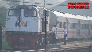 Download lagu Moment Kereta Lokal Cibatu Double Traksi CC 206 CC 203 mp3