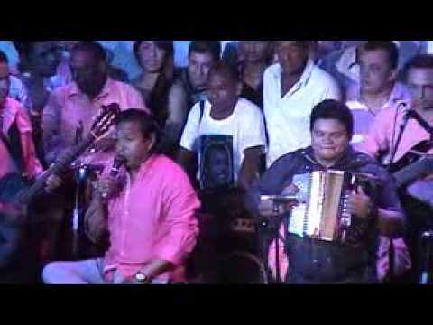 Sin Medir Distancias Diomedes Diaz Letras La herida q siempre llevo en el alma no cicatriza inevitable me marca la pena q es infinita quisiera volar muy lejos muy es muy triste recordar momentos felices de un cario q sangro mi corazon y es ya la hora de partir sin medir distancias y ni sombra quedara de. sin medir distancias diomedes diaz