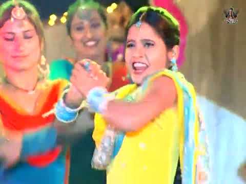 Miss Pooja song Nachdi de Naal Nach Le